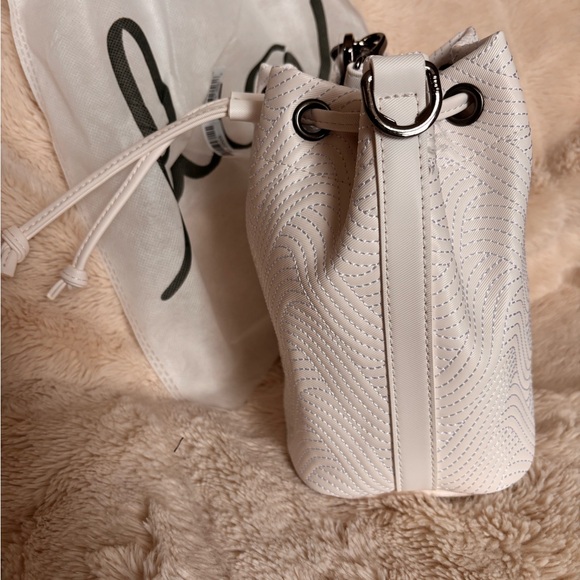 NWT Lug Whirlybird Satin Luxe VL Crossbody Bucket Bag Purse - White - Picture 4 of 9